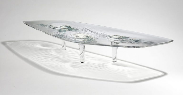 Bàn lỏng của Zaha Hadid Design mang tính thẩm mỹ điêu khắc vào đồ nội thất